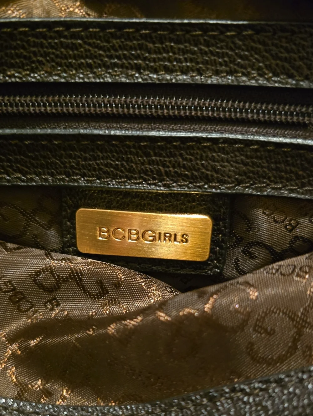 BCBG Vintage Y2K Black Pebbled Leather Shoulder Bag Turnlock Gold